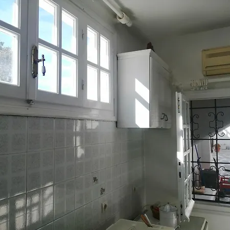 Renovated In The Heart Of Paroikia. Апартаменты