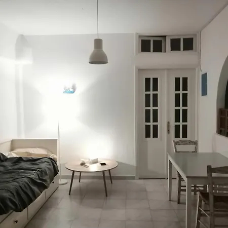 아파트 Renovated In The Heart Of Paroikia. *