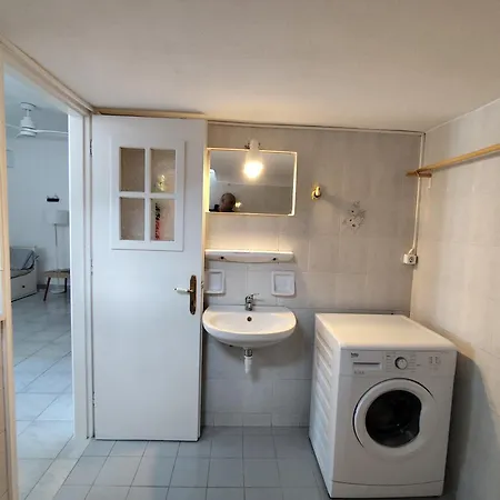 Renovated In The Heart Of Paroikia. Appartement *